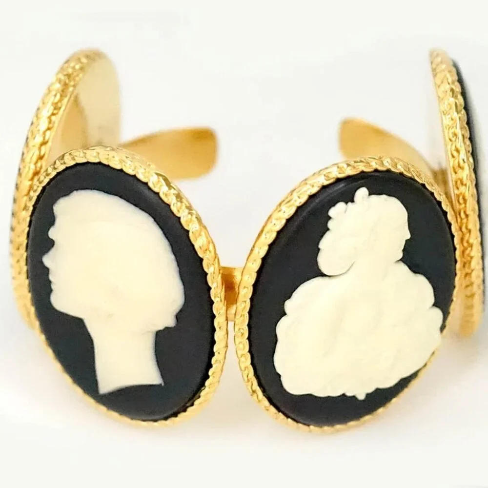 CHANEL COCO Horse Cameo Vintage Bangle Bracelet 5.7" Gold Tone Auth w/Box n11118 - Picture 3 of 10